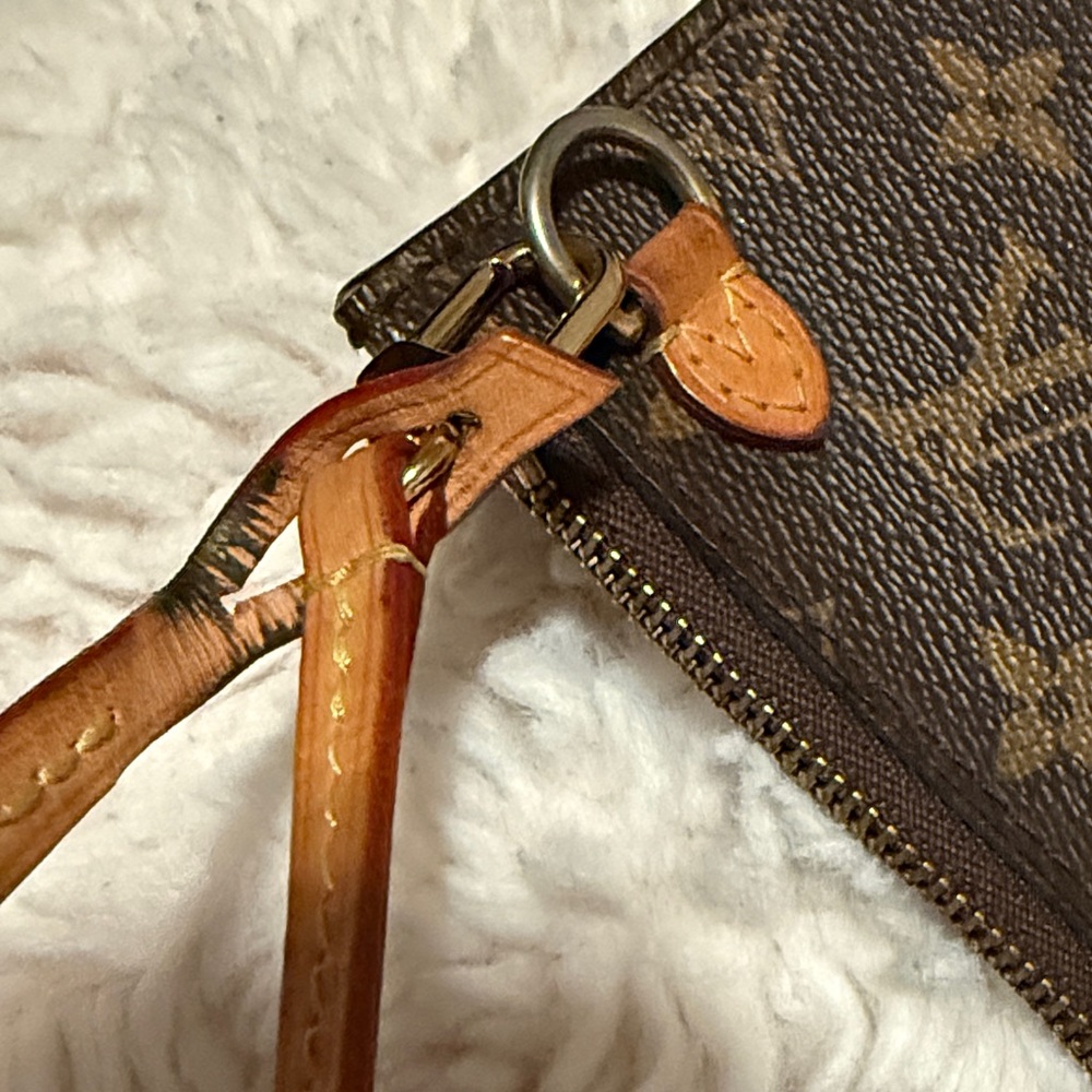 Authentic Louis Vuitton Brown Monogram Clutch - Picture 6 of 8